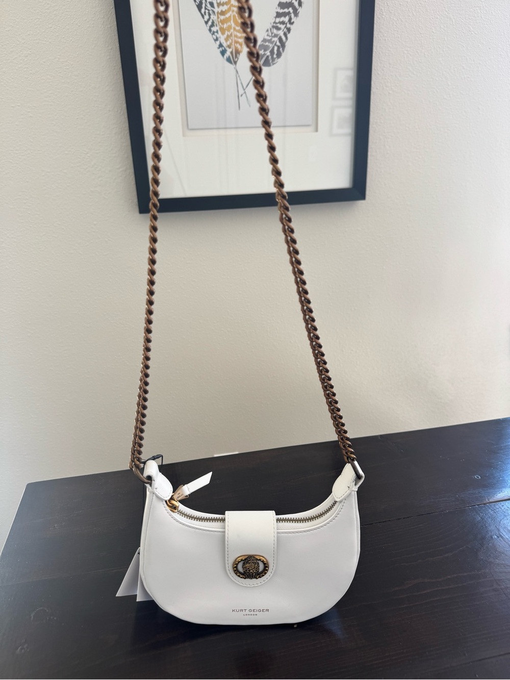 Kurt Geiger White Leather Crossbody Bag with Gold Chain Detail NWT - Picture 4 of 8